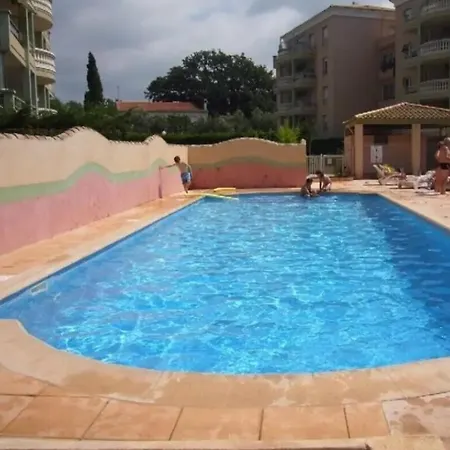 Gemuetliches Studio, Pool, Parkplatz. Ohne Vis-a-vis. * Fréjus