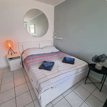 Gemuetliches Studio, Pool, Parkplatz. Ohne Vis-a-vis. Lägenhet *