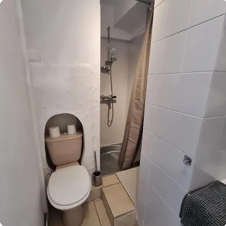 Gemuetliches Studio, Pool, Parkplatz. Ohne Vis-a-vis. Lägenhet Fréjus